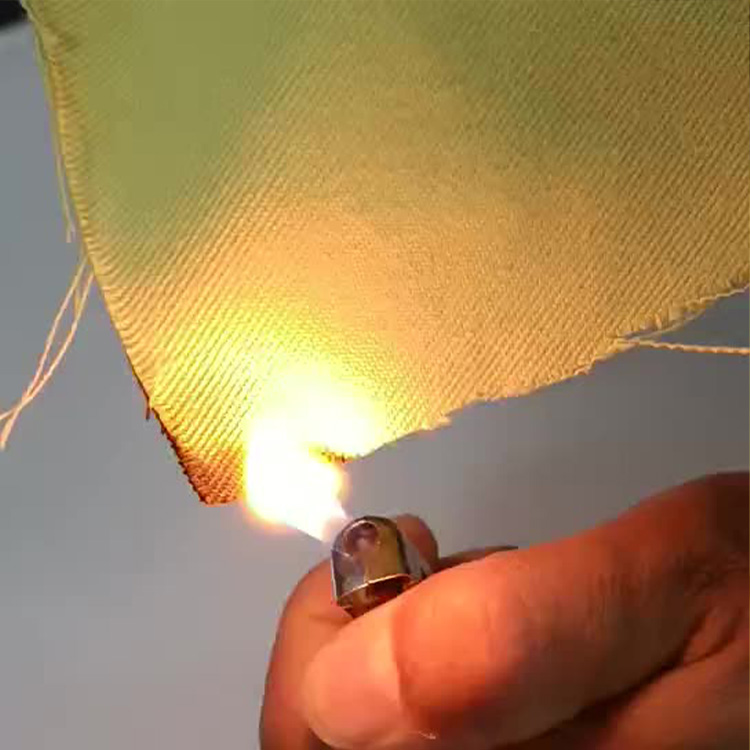 Flamskyddande non-woven tyg